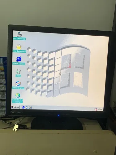 Gabinete Retrô,K6/2 500,128 memória,Windows 98 Básico?Placa Mãe SIS 530