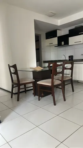 Mesa de vidro com 4 cadeiras - não tem base a mesa
