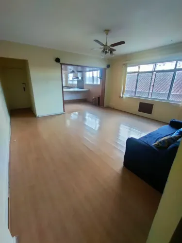 Enorme apartamento 3 dormitórios, suíte, closet, deps de empregada !