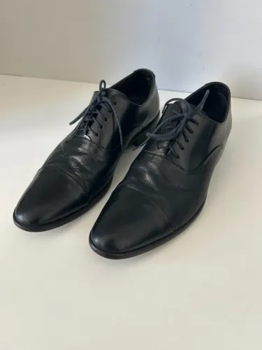 Sapato social em couro preto da marca Sergio's em ótimo estado tamanho 41