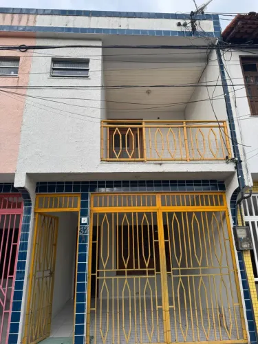 Casa 3/4 em cond. fechado na Almirante Barroso