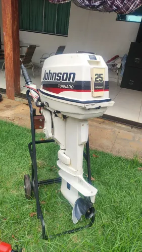 motor de popa Johnson 25hp ano 98 , com partida eletrica. otimo estado de conservação.