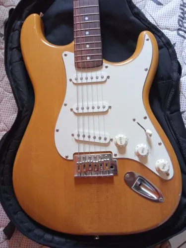 Guitarra Fender Squier Strat - California Series