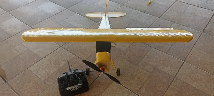 Aeromodelo com controle remoto 