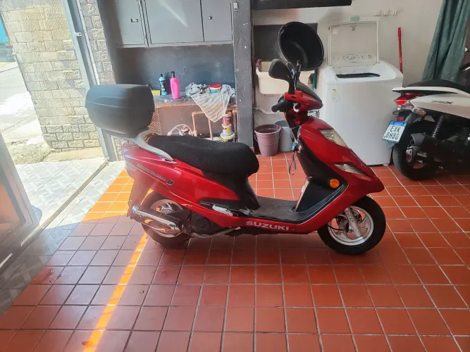 SUZUKI BURGMAN 125i VERMELHA - R$ 7.800