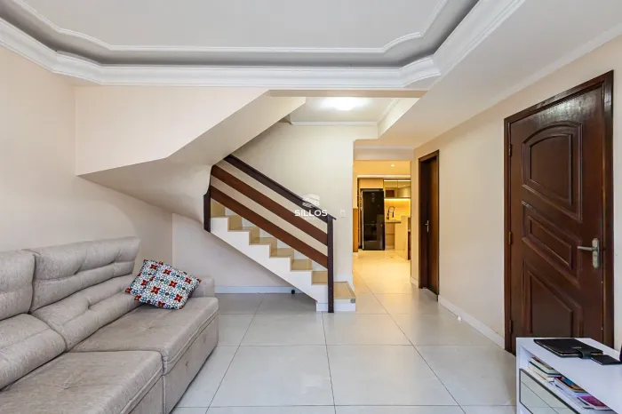Sobrado triplex à venda com 4 quartos no Capão Raso em Curitiba
