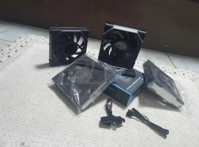 Kit 4 Fans Lian Li UNI FAN SL Wireless LCD 120mm ARGB - Preto