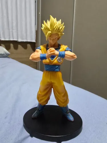 Boneco estátua Goku Super Sayajin original com base