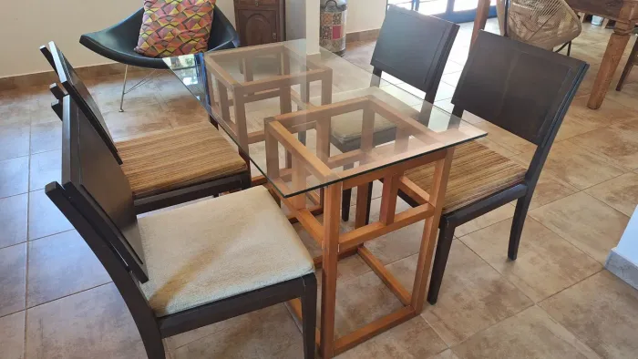 Mesa de jantar Tok Stok + 4 Cadeiras