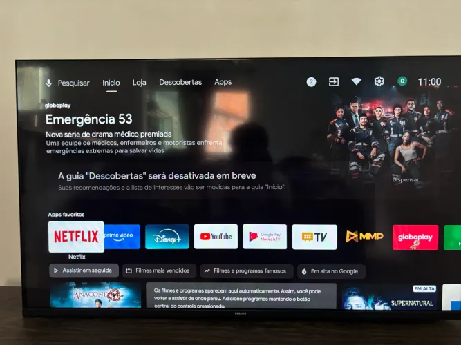 Smart TV 43 polegadas com suporte de parade
