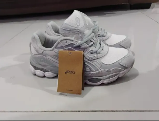 Tenis Asics Gel Nyc Cinza e Branco