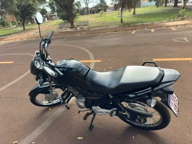 Vendo Moto Honda CG 160 Start, com baixa quilometragem.