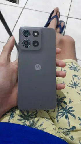 Motorola g15 158gb COM MARCAS DE USO, E PEQEUNAS MANCHAS PRETAS!! Pra sair rápido