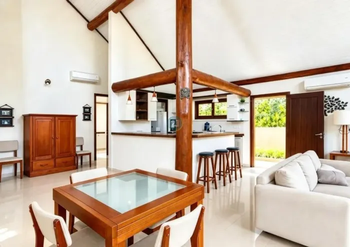 Alugo casa mobiliada, com 03 suítes, 03 vagas de garagem, jardim e espaço gourmet em terre