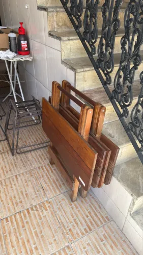Conjunto de mesa e cadeira dobrável em paraju.