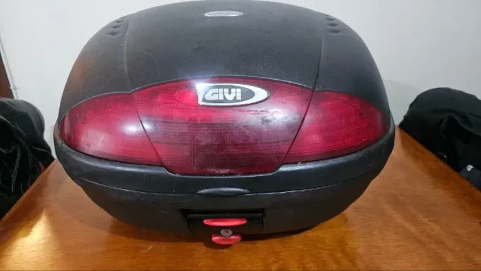 Baú Givi 45l E450n com Base e Chave Reserva - Aceito cartão