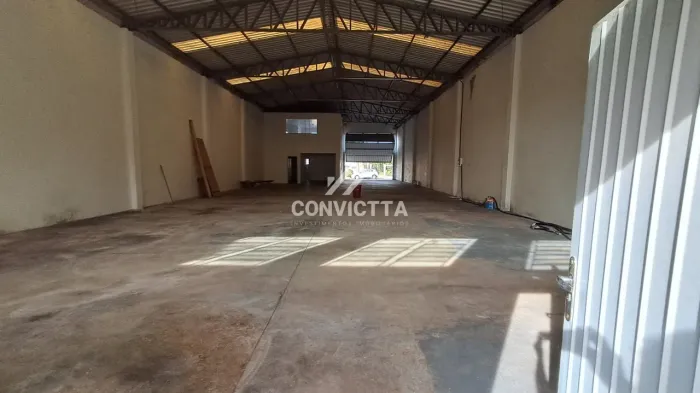 Pavilhão próximo a Unimed por R$ 8.500.00