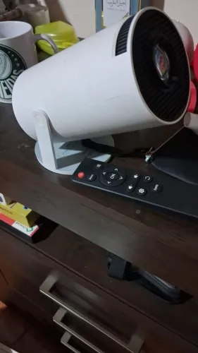 Vendo um projetor com Wi-Fi 150,00 aceito troca