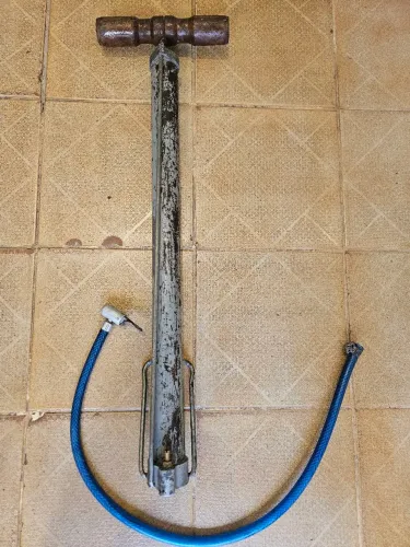 Antiga Bomba encher pneu Bicicleta
