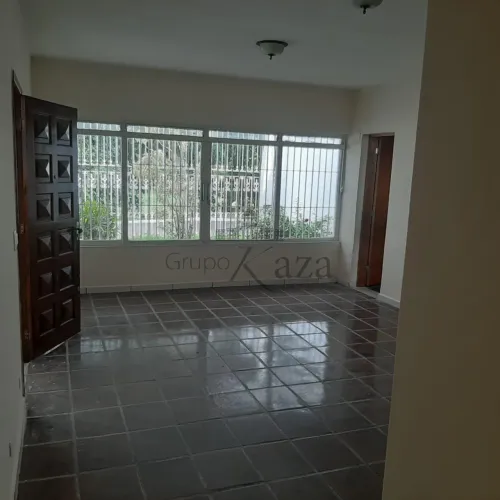 Oportunidade - Casa - Jardim Flórida - Jacareí - 4 Dormitórios - 210m².