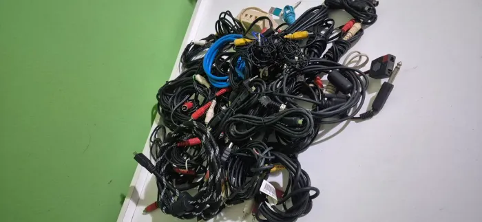 Quarenta (40) Cabos Variados Todos Por Apenas R$35,00 Reais