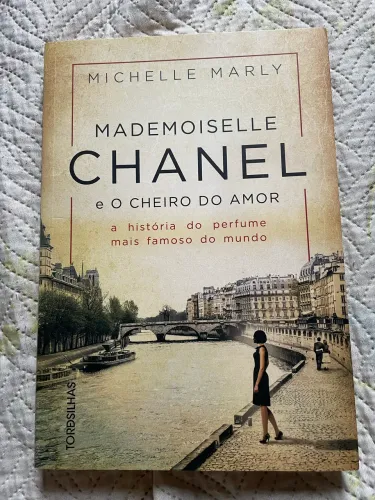 Livro ?mademoiselle Chanel e o cheiro do amor? - Michelle Marly 