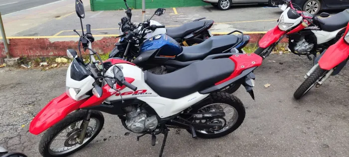 HONDA NXR BROS 160 VERMELHA 2017 Shalon veículos Cariacica 