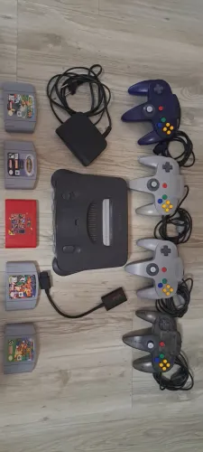 Nintendo 64 na caixa (Gradiente)