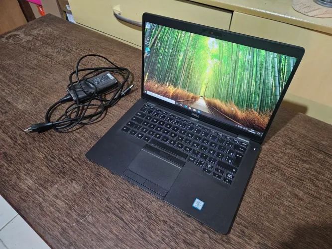 Notebook Dell Latitude 5400 Core i7 8GB 256GB SSD AMD Radeon 540X