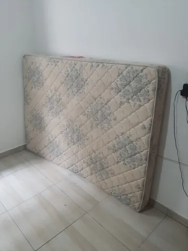 Cama e Colchão de Casal