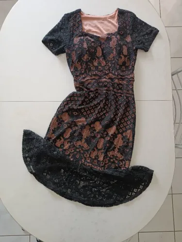 Vestido forrado e em malha de renda com elastano M veste 42/44 peça nova