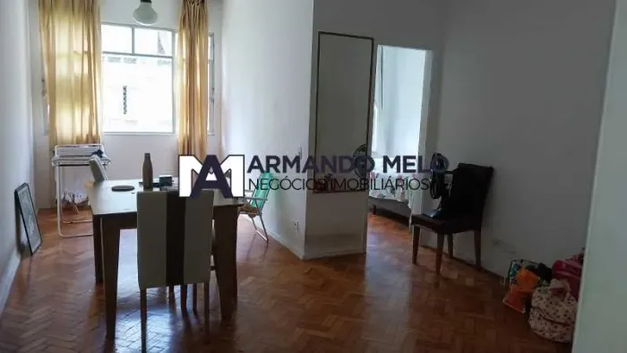Apartamento á venda em Copacabanana, dois quartos com dependência, metrô Siqueira Campos