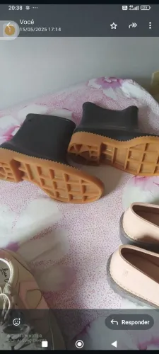 Não deixe que as chuvas acabem com o seu estilo! Compre a Galocha Melissa, n° 38