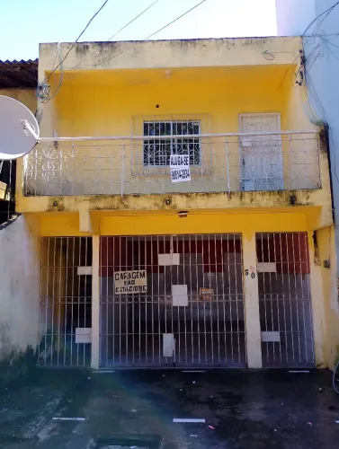 Vendo casa bem localizada rua principal