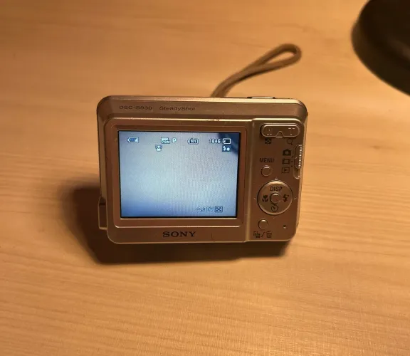 Câmera Sony Cyber-shot S930 Prata (A Pilha - Super Prática e Testada)