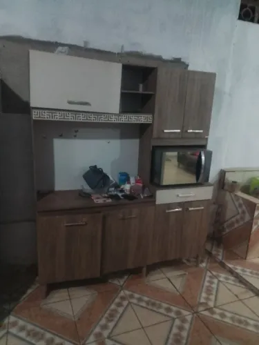 Vende-se um lindo armário de cozinha 7 portas e uma gaveta