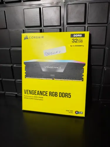 Lacrado - Memoria Corsair Vengeance, RGB, 32GB (2x16GB), DDR5, 6000MHz, CL36, Preto