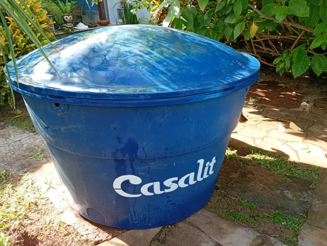 Caixa d'água 1000l bom estado