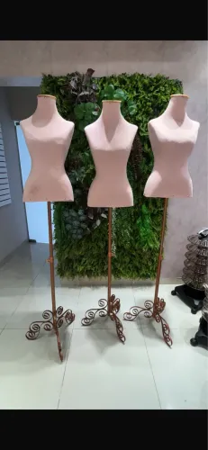 Manequim 38 Busto Rose com pedestal vintage