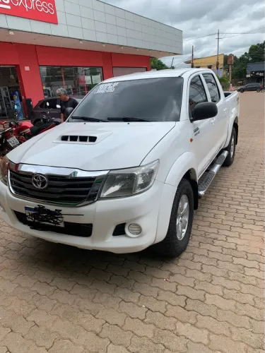 Toyota Hilux CD SR D4-d 4X4 3.0 TDI Dies Aut. 2015