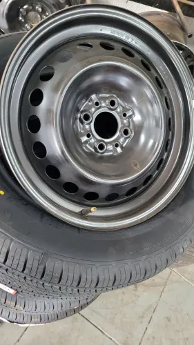 Rodas de ferro da Fiat aro 16