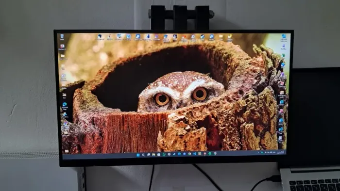 Monitor games AOC 120Hz 22 pol. com suporte para televisão 