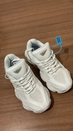 Tênis New Balance 9060