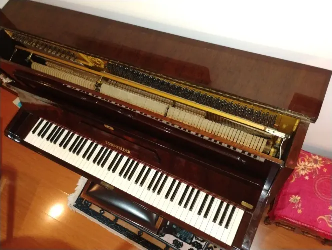 Piano ESSENFELDER