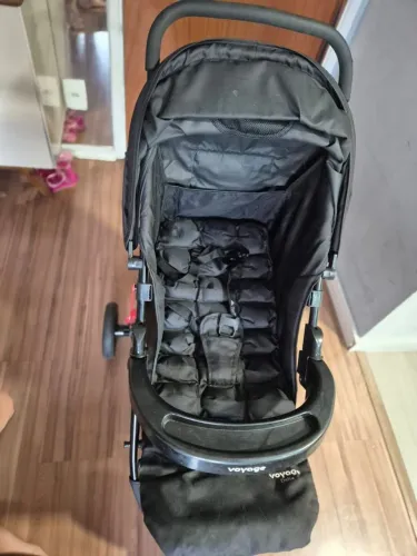 Carrinho de bebê + bebê conforto