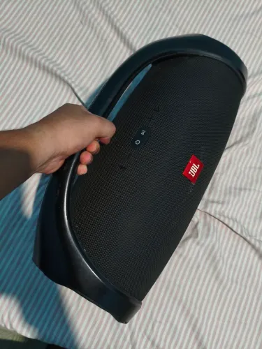 Som JBL Boombox usada