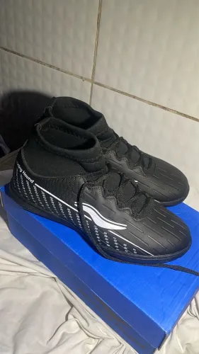 CHUTEIRA PRETA SOCITY PARA QUADRA E CAMPO TAMANHO 41