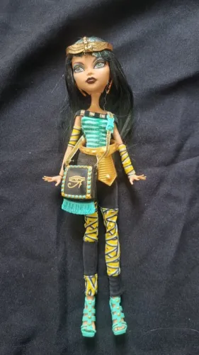 Monster High Cleo Schools Out (incompleta)
