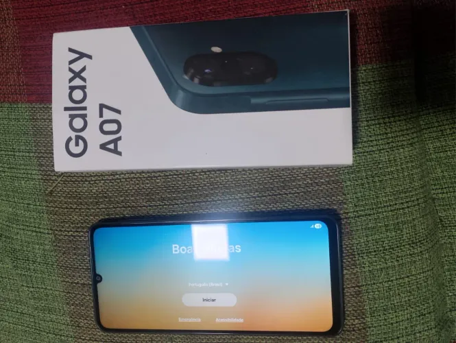 Vende-se celular Novo por 600,00 A7 Samsung 