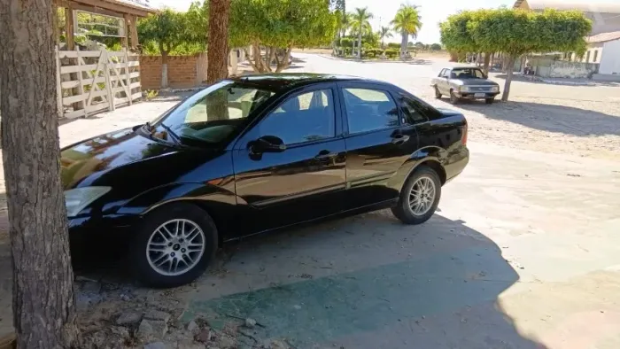 Ford Focus Ghia Sed. 2.0 16v/ 2.0 16V Flex 4P 2001
